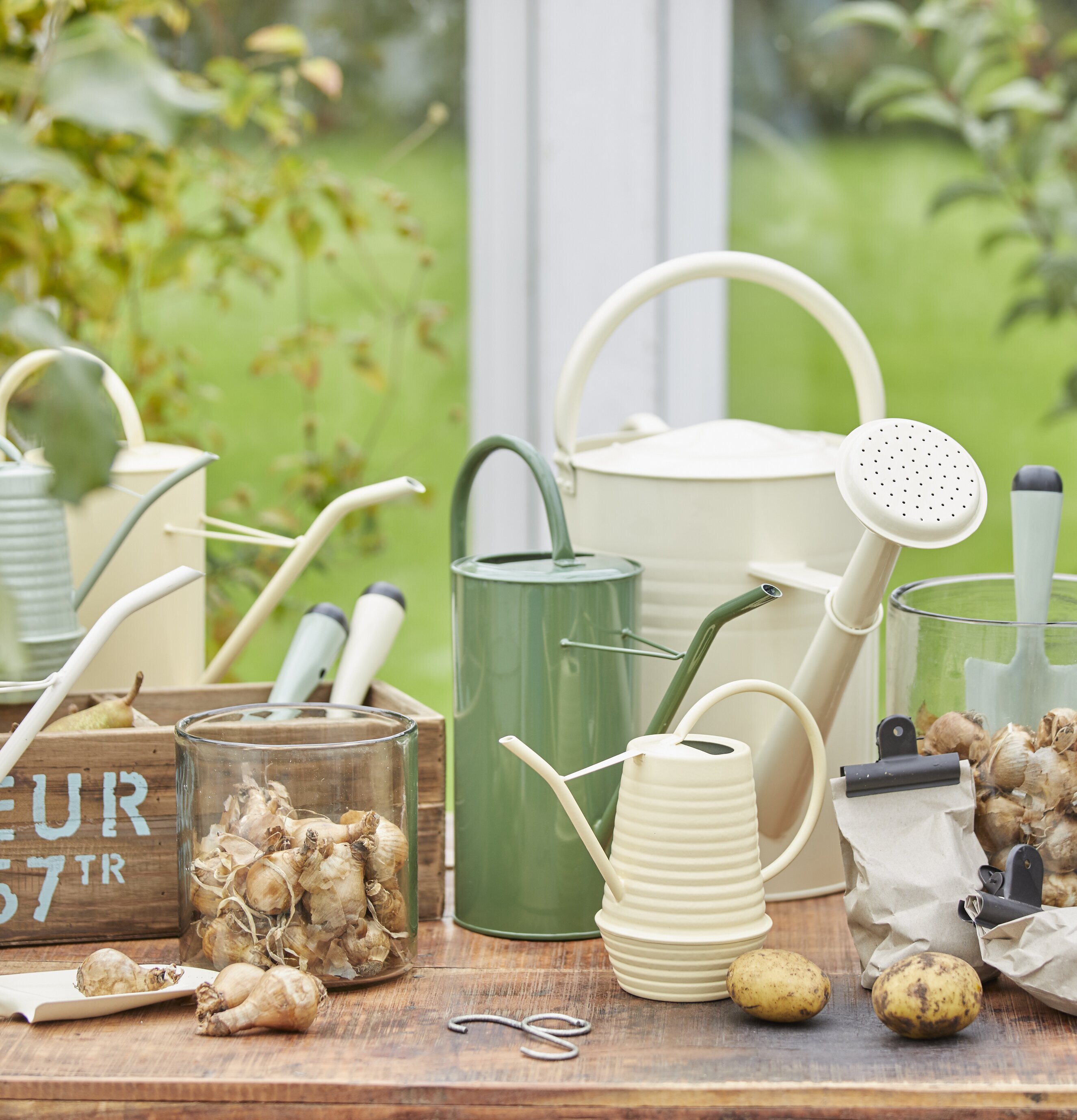 Vattenkanna Grön 2.7 Liter från IB Laursen i trädgårdsmiljö