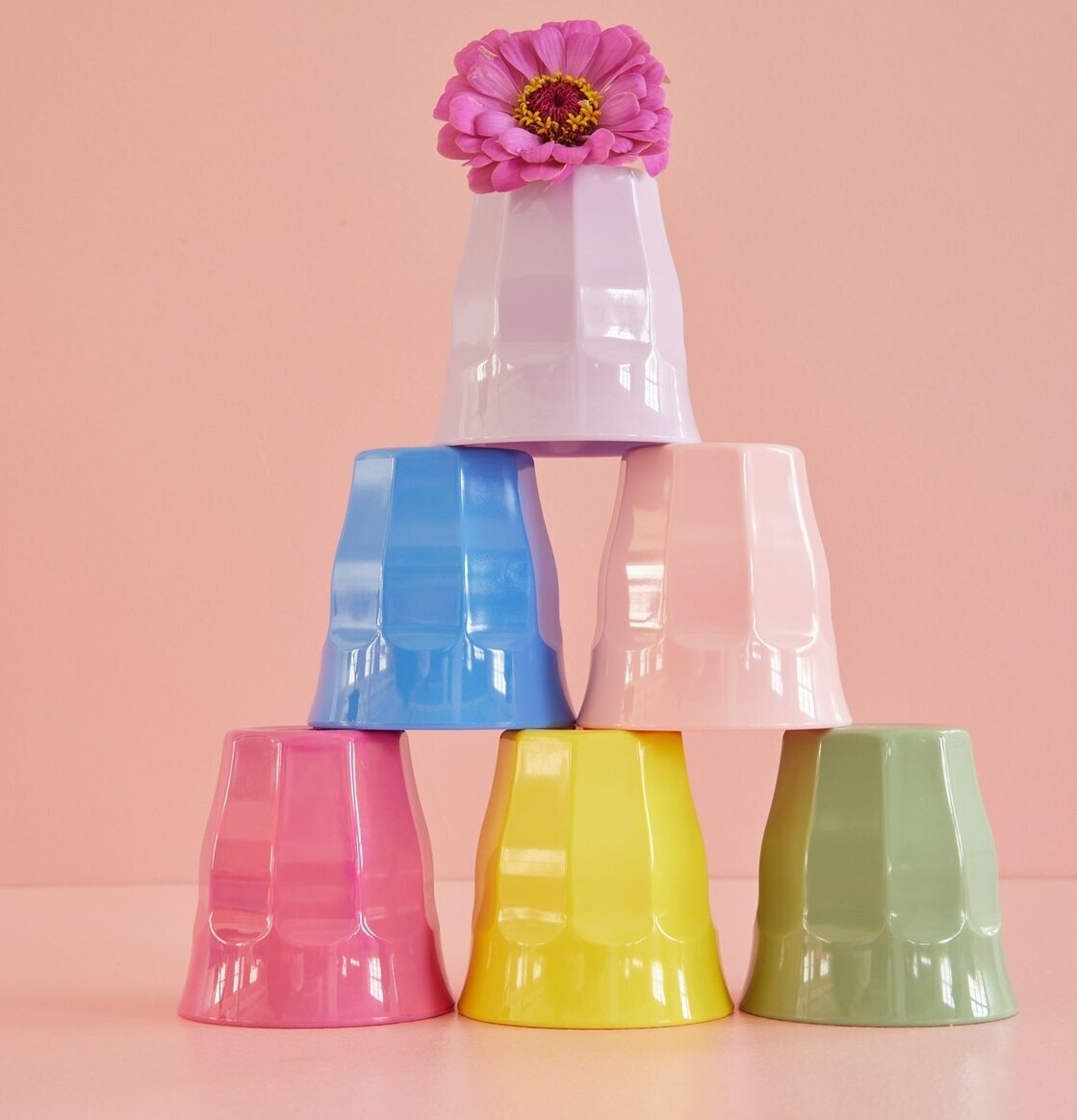 Små Muggar 6-pack - Flower Me Happy från Rice på rosa bord