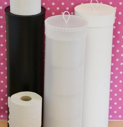 La Shelf Toarullebox Frostad i tre färger på prickig bakgrund