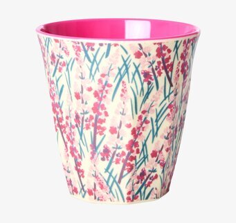 Bild av melaminmugg med blommigt och färgglatt mönster