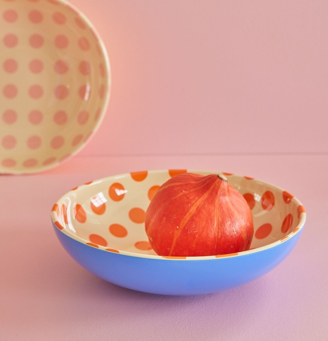 Salladsskål Large Orange från Rice fylld med en röd pumpa