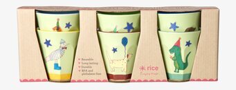 Bild av sex charmiga djurmuggar med lekfull design