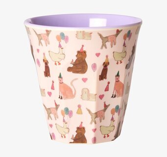 Bild av melaminmugg med djurmotiv och lavendeltoner