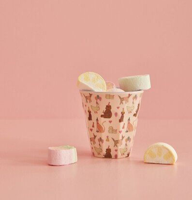 Bild av melaminmugg med djurmotiv och marshmallows