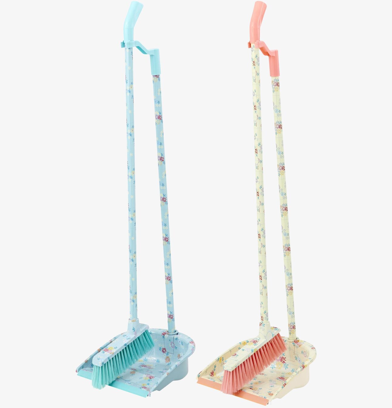 Sopskyffel & Kvast från Rice i ljusblått och ljusgult