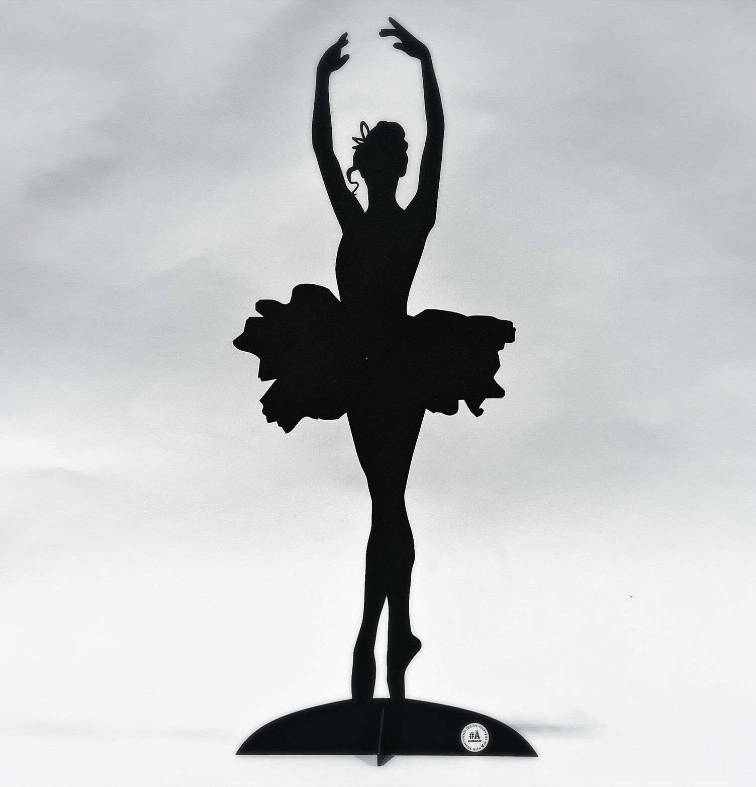 #ÄlskaPlåt Ballerina Svart Liten av Älskaplåt i klassisk pose