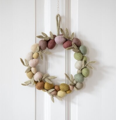 Vägg/Dörrkrans Ägg från Gry & Sif med handgjorda ullägg