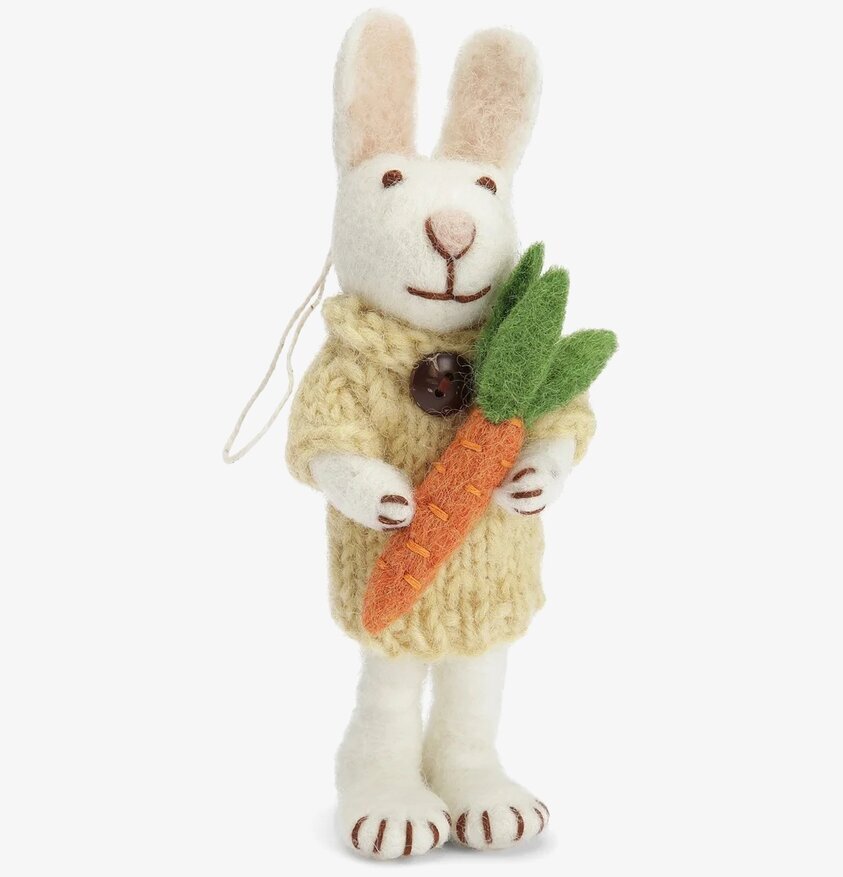 Vit Kanin Med Klänning & Morot från Gry & Sif i filt