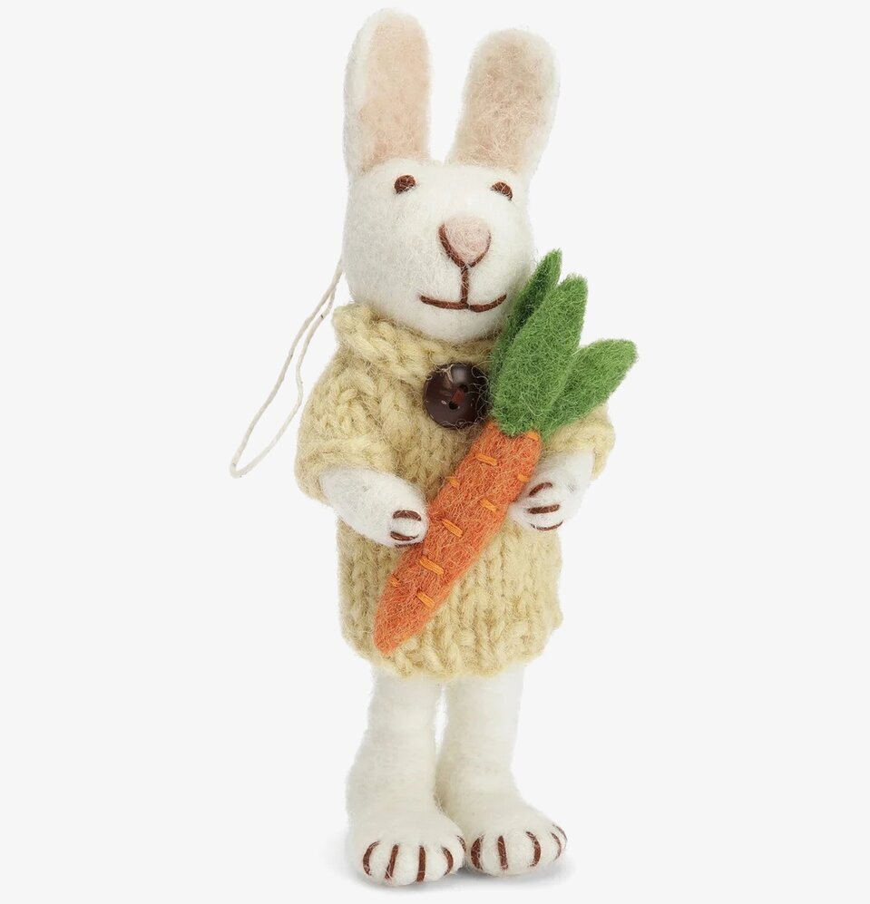 Vit Kanin Med Klänning & Morot från Gry & Sif i filt