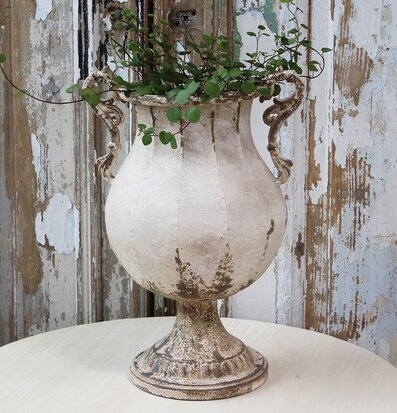 Fransk Kruka På Fot Large från Chic Antique med växtverk