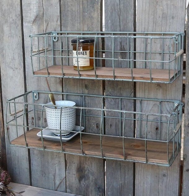 Metallhylla Verte Set/2 från Chic Antique på trävägg