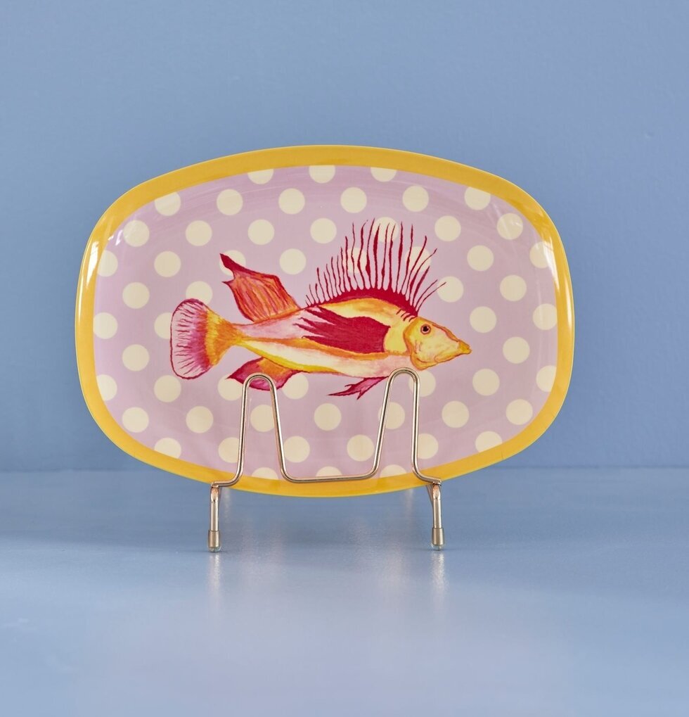 Tallrik Fish Lavender Print från Rice med färgglad fiskdesign