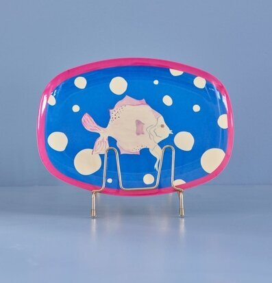 Tallrik Fish Blue Print från Rice med blått och rosa fiskmotiv