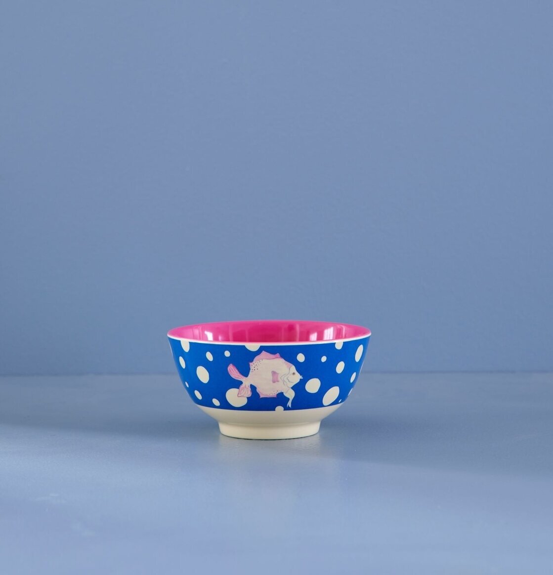 Skål Fish Blue Print från Rice med blå utsida och rosa insida