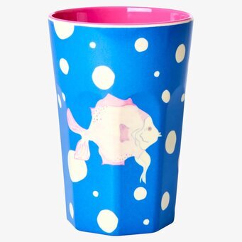 Bild av färgglad mugg med fiskmotiv och rosa insida