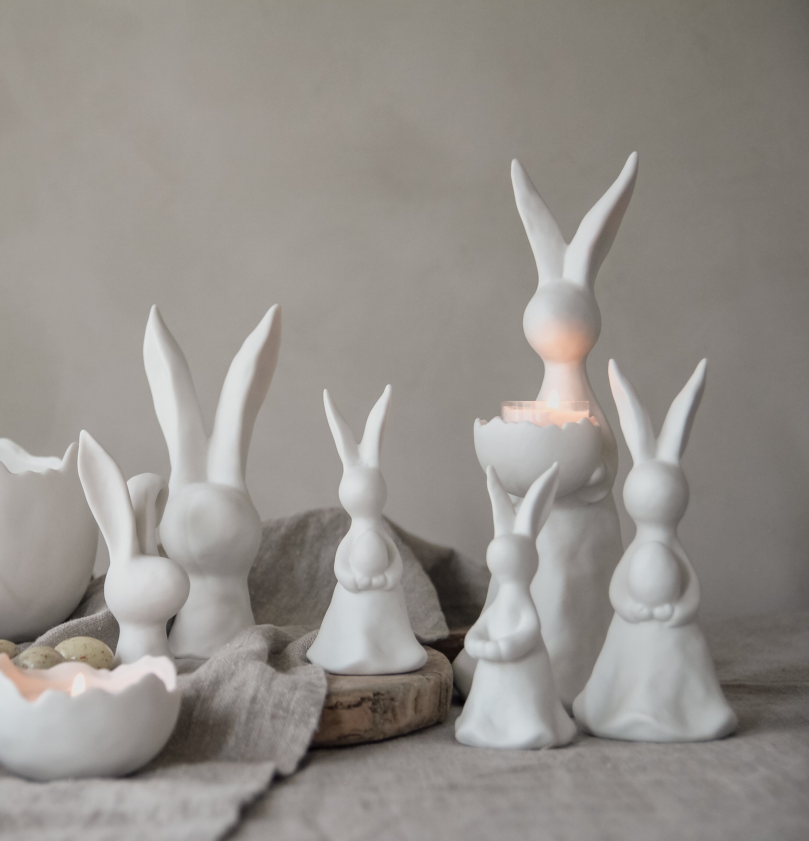 Kanin Med Ägg Liten från Majas Cottage, vit prydnad med ägg