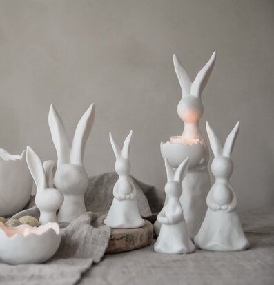 Kanin Med Ägg Liten från Majas Cottage, vit prydnad med ägg