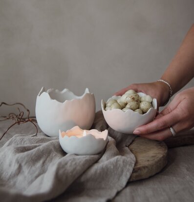 Skål Äggskal Stor från Majas Cottage i vit keramik