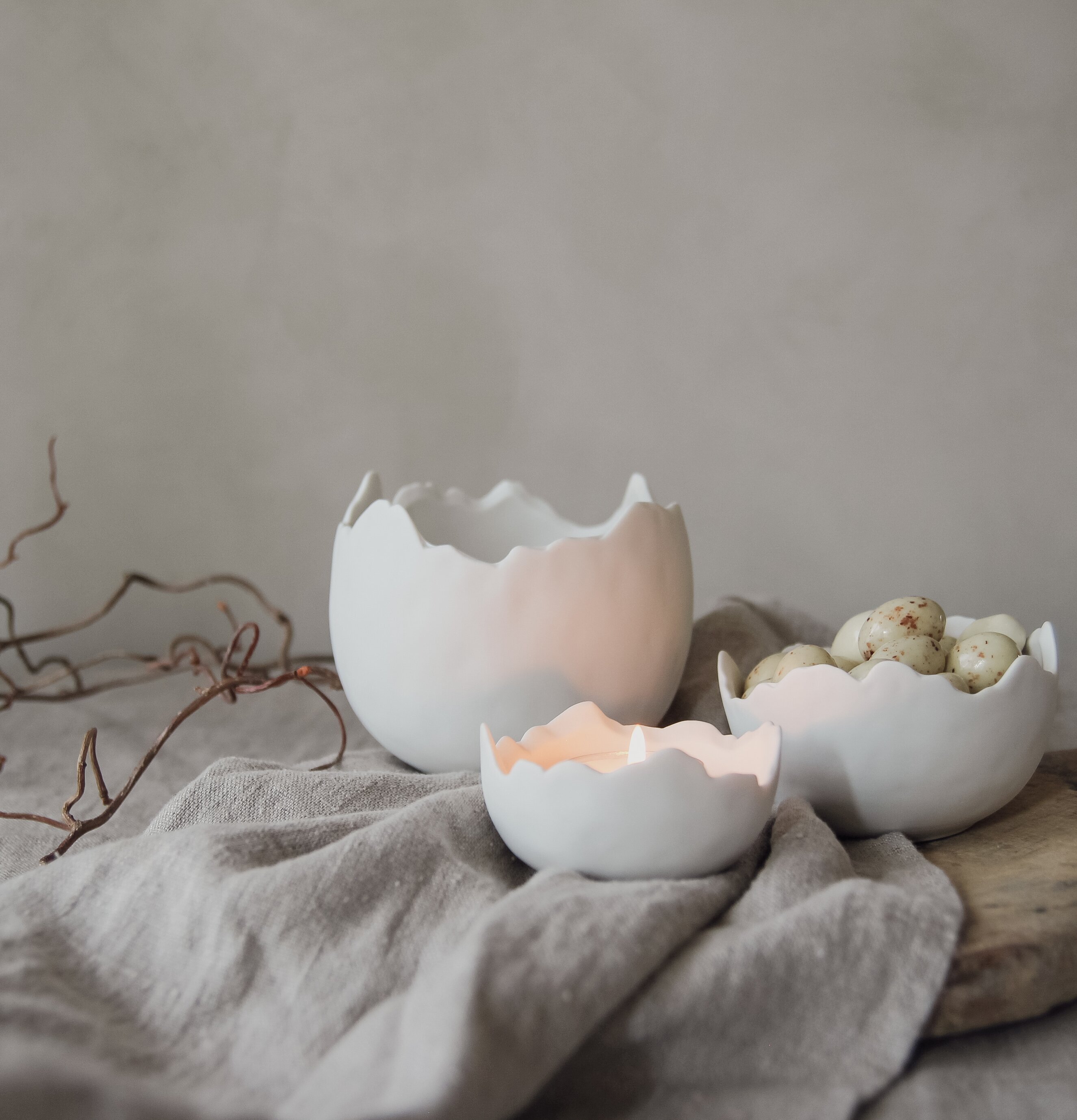 Skål Äggskal Mellan från Majas Cottage i vit keramik