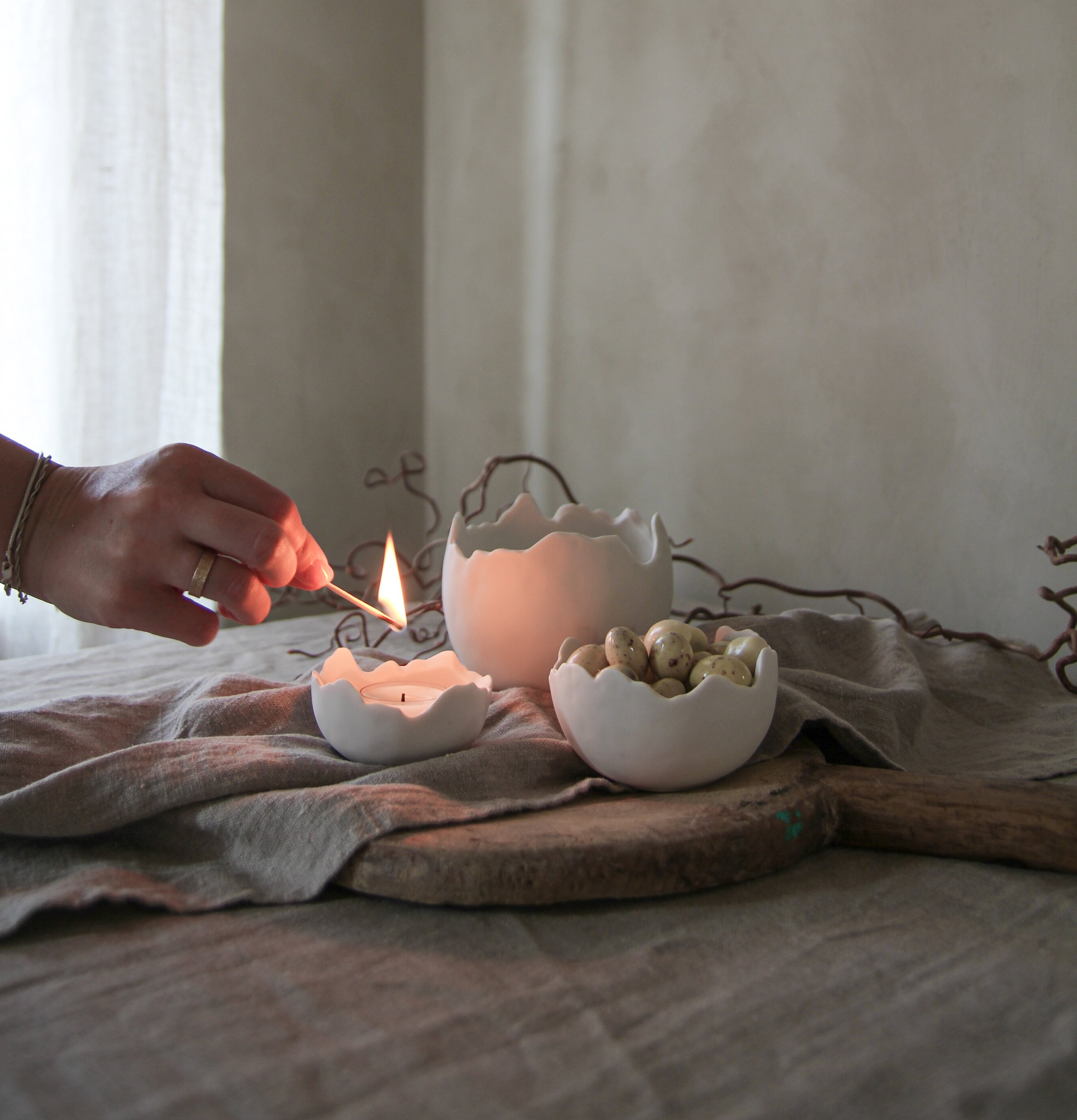 Skål Äggskal Mellan från Majas Cottage på rustikt träbord