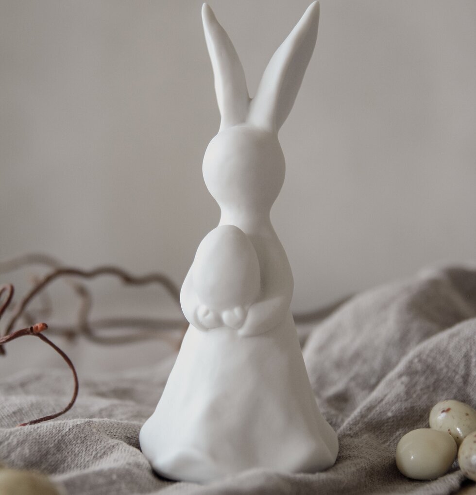 Kanin Med Ägg Stor från Majas Cottage på ljusgrå tygduk