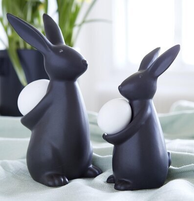 Hare Med Ägg från Wikholm Form, två svarta harar med ägg