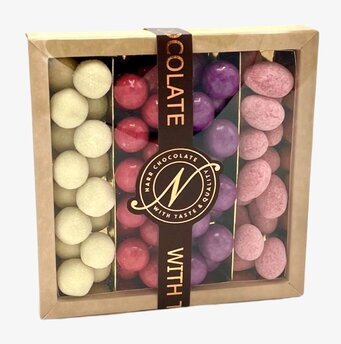 Bild av elegant chokladförpackning med fyra smaker