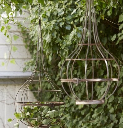 Karolina Hängampel Set/2 Rost från Wikholm Form i trädgård