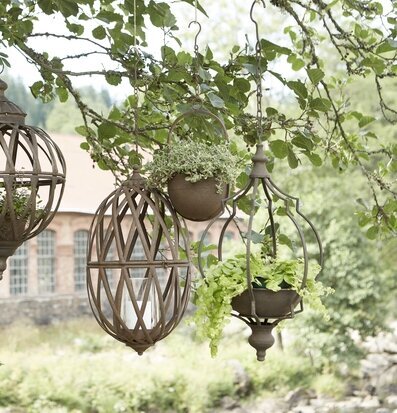 Ragna Hängampel Rost Liten från Wikholm Form i trädgård