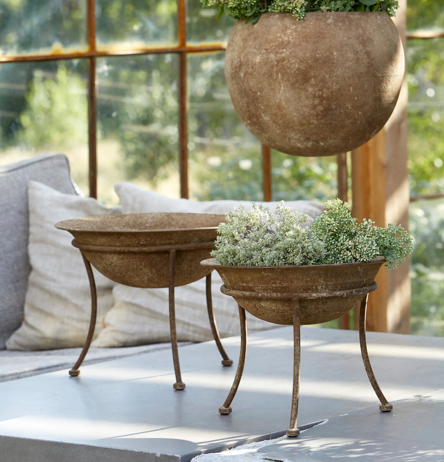 Daga Plantering På Fot Rost från Wikholm Form i trädgård