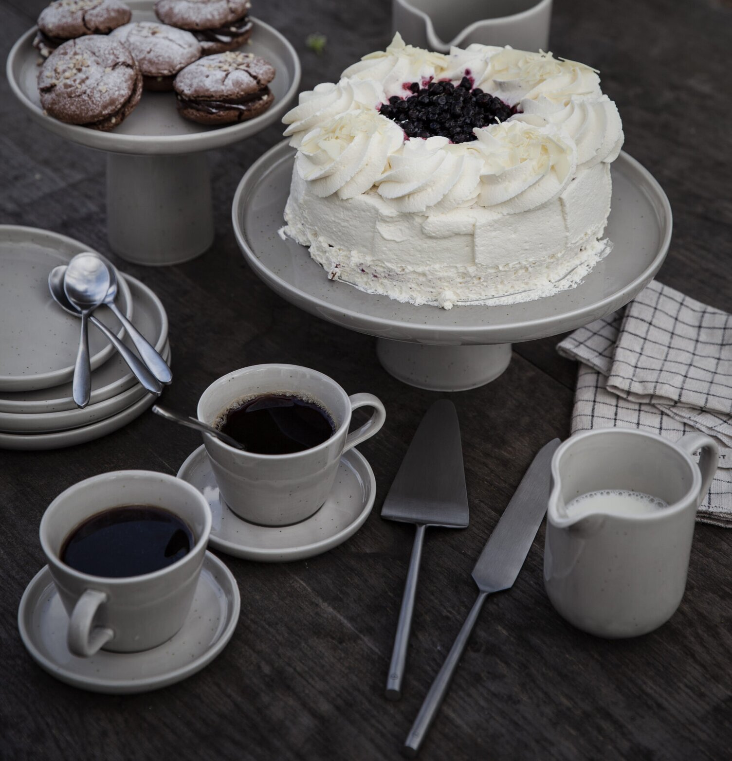 Tårtbestick 2-Set - Ernst från varumärket Ernst på träbord