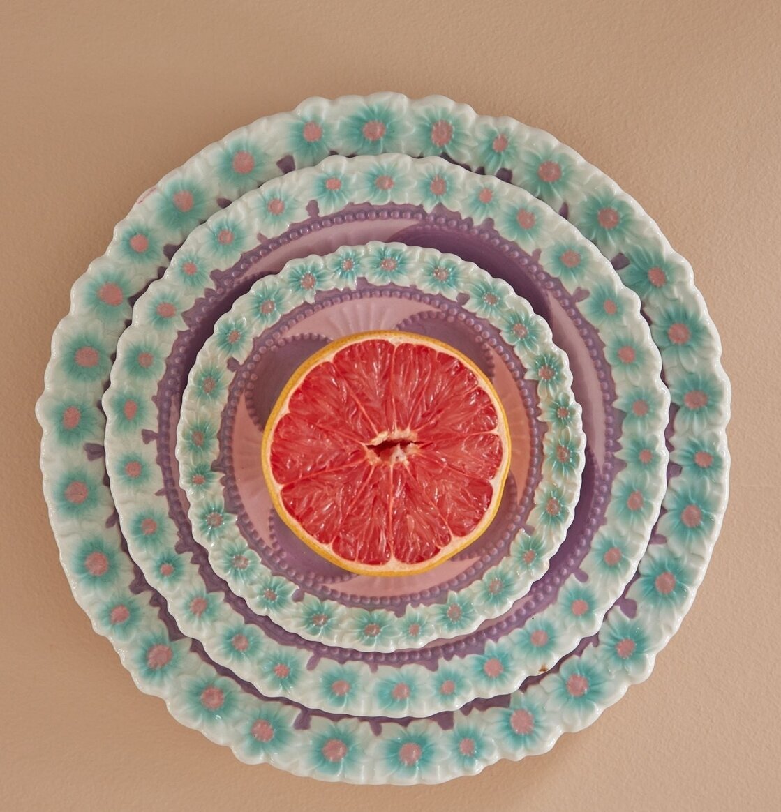 Tallrik Keramik Lavender Flower Design från Rice, staplade tre