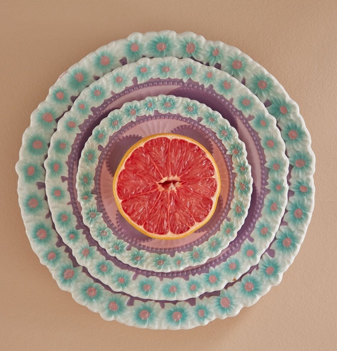 Assiett Keramik Lavender Flower Design från Rice med grapefrukt