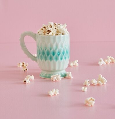 Keramikmugg Aqua från Rice med blå färggradering och textur