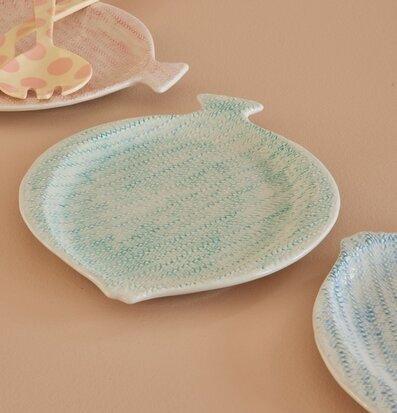 Tallrik Fish Shape Aqua från Rice med fiskformad design