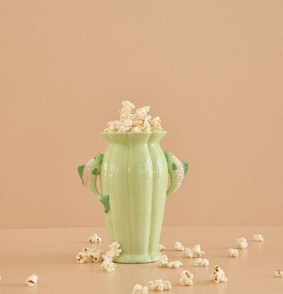 Keramikvas Fish Green från Rice med fiskformade handtag