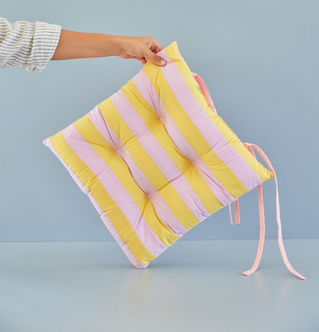 Stolsdyna Striped Print Yellow/Lavender från Rice i fokus