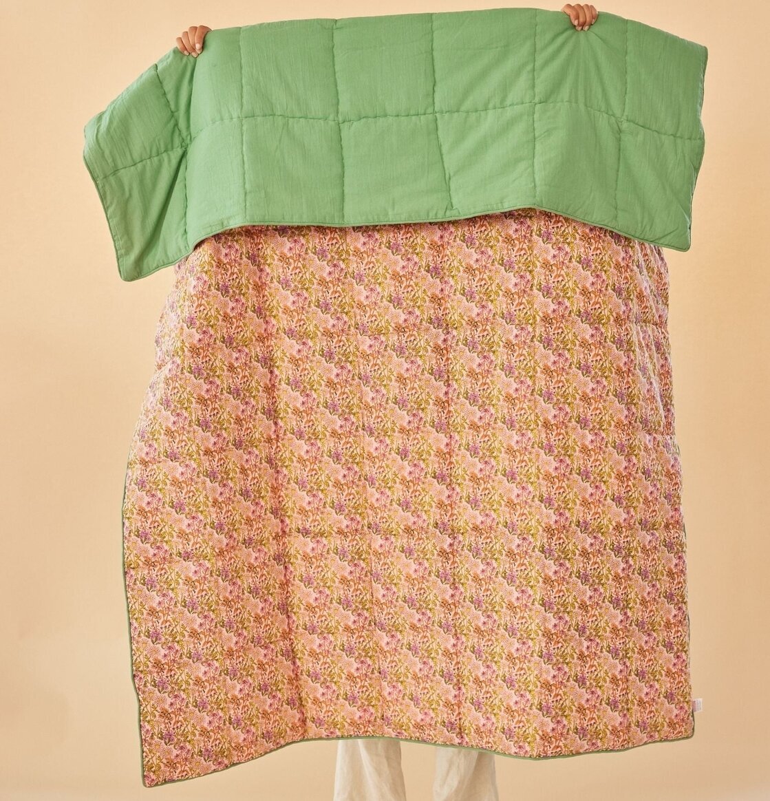 Rice Cotton Quilt Flower Print med blommönster och grön färg