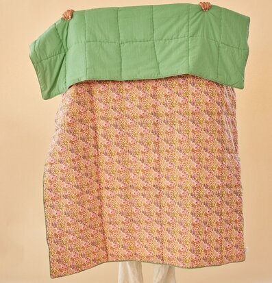 Rice Cotton Quilt Flower Print med blommönster och grön färg