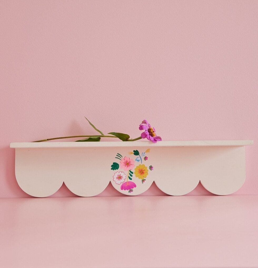 Vägghylla Med Handmålade Blommor Rosa från Rice i trä