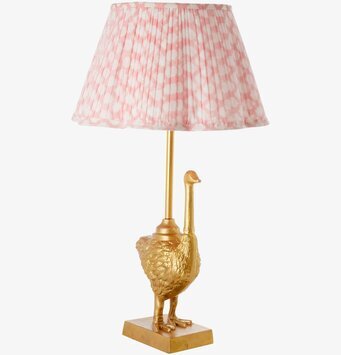 Bordslampa Struts Guld från Rice i guld med rosa skärm