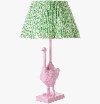 Bordslampa Struts Rosa från Rice med rosa struts och grön skärm