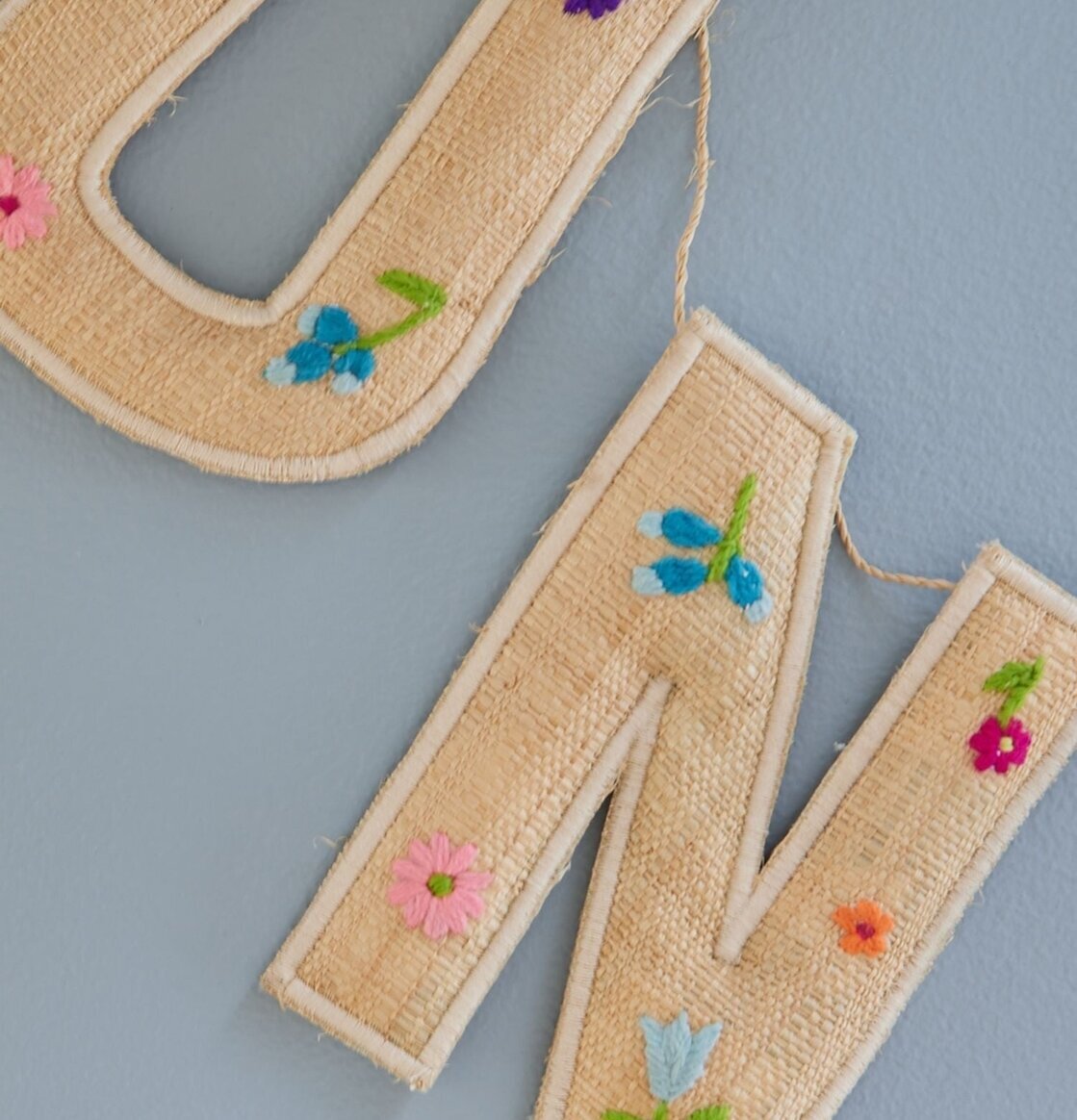 Girlang - Let's Have Fun från Rice med färgglada broderier