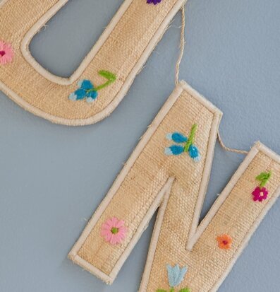 Girlang - Let's Have Fun från Rice med färgglada broderier