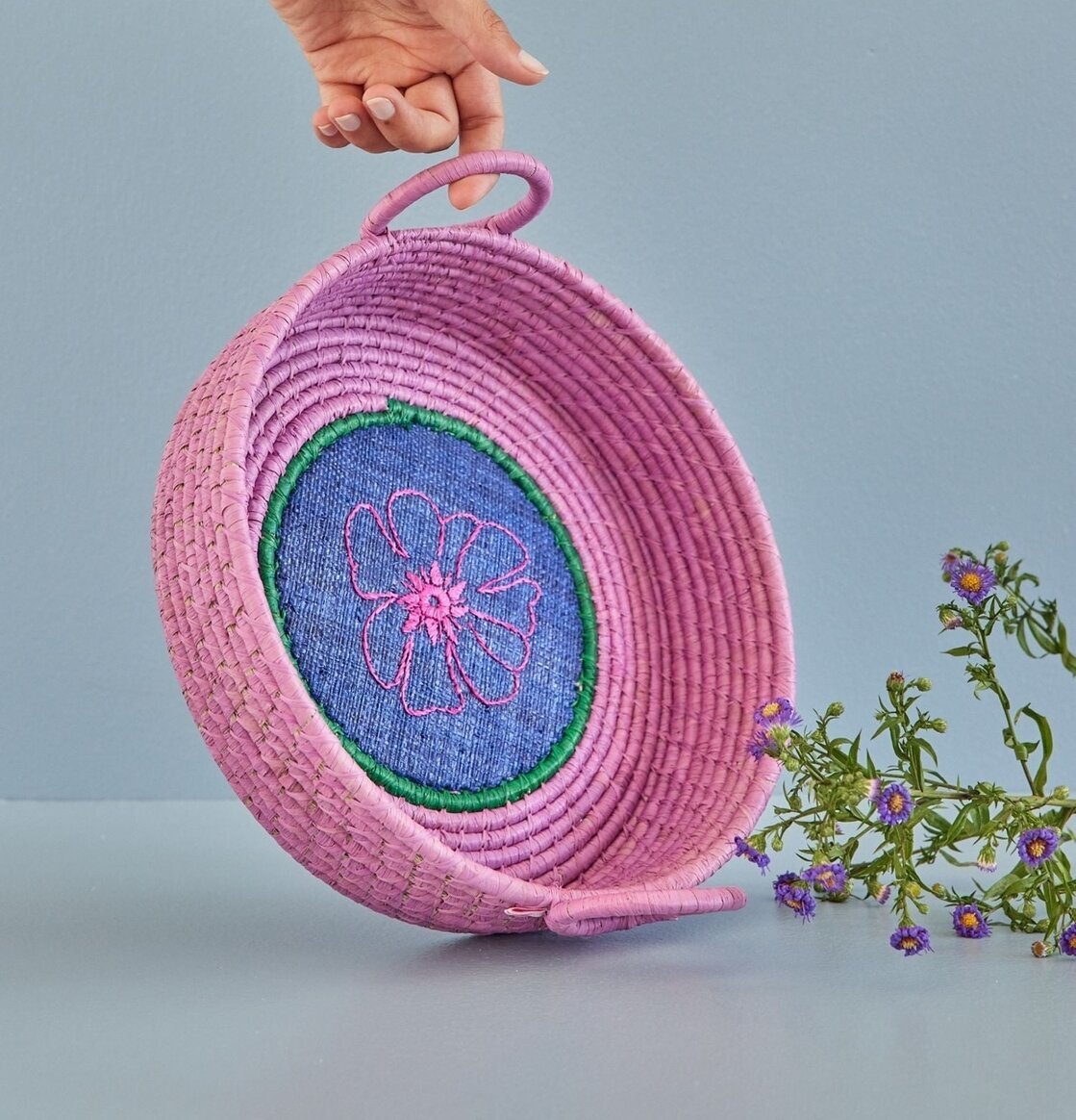 Broderad Brödkorg Lavender från Rice med blomsterbroderi