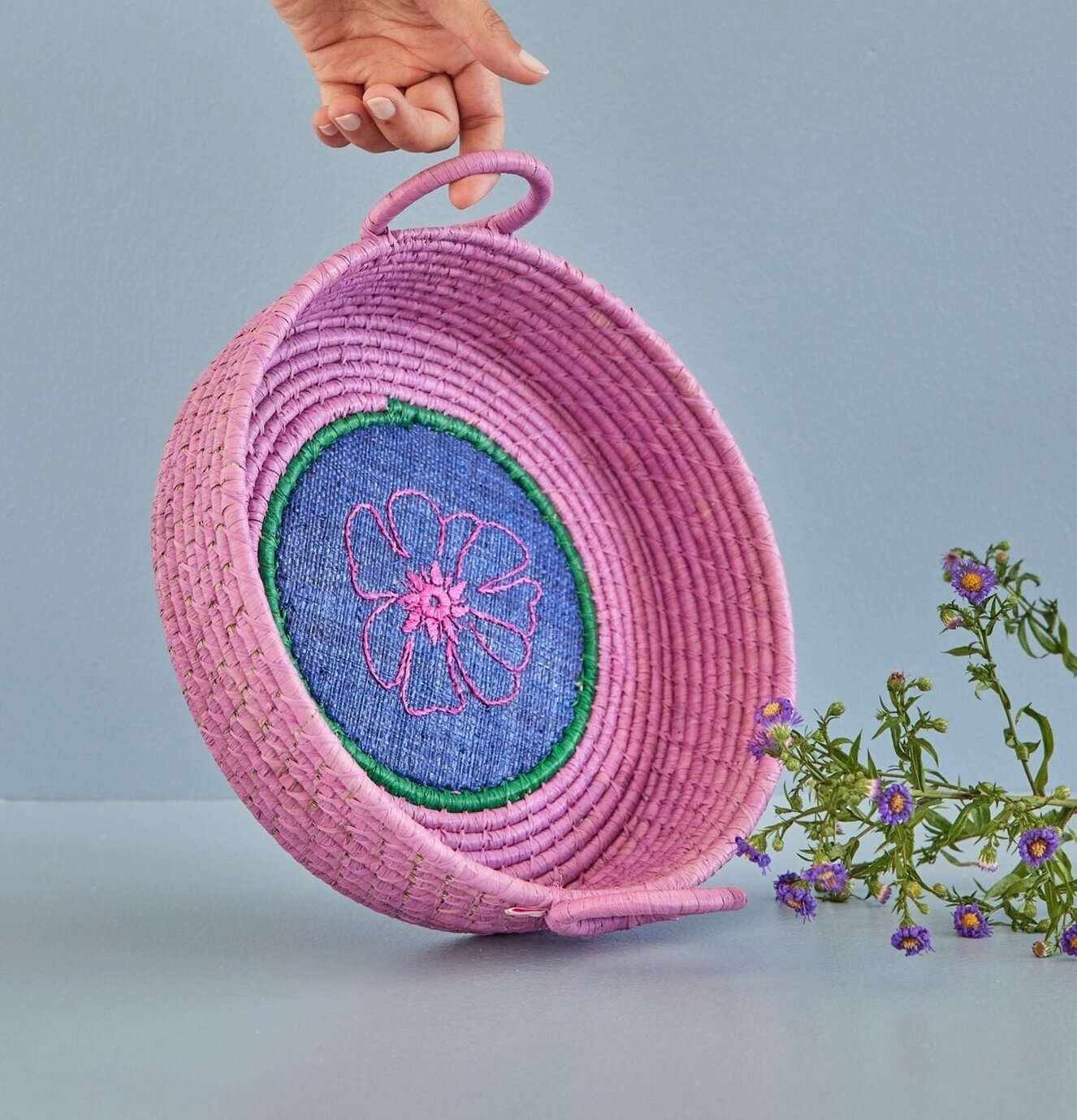 Broderad Brödkorg Lavender från Rice med blomsterbroderi