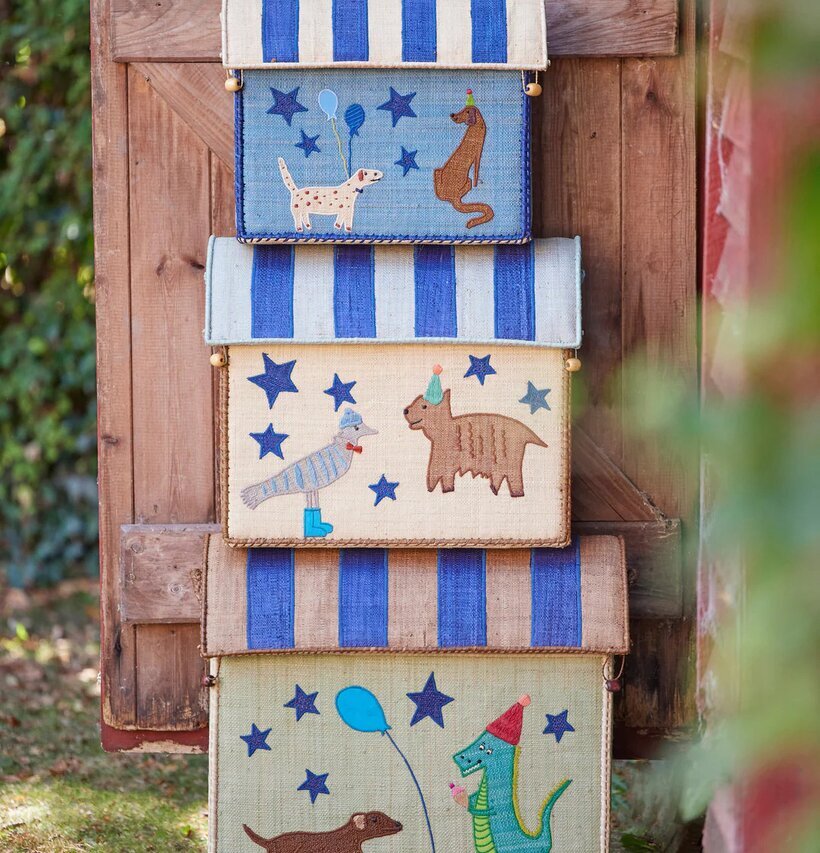 Förvaringshus Blue Party Animal från Rice i trädgård