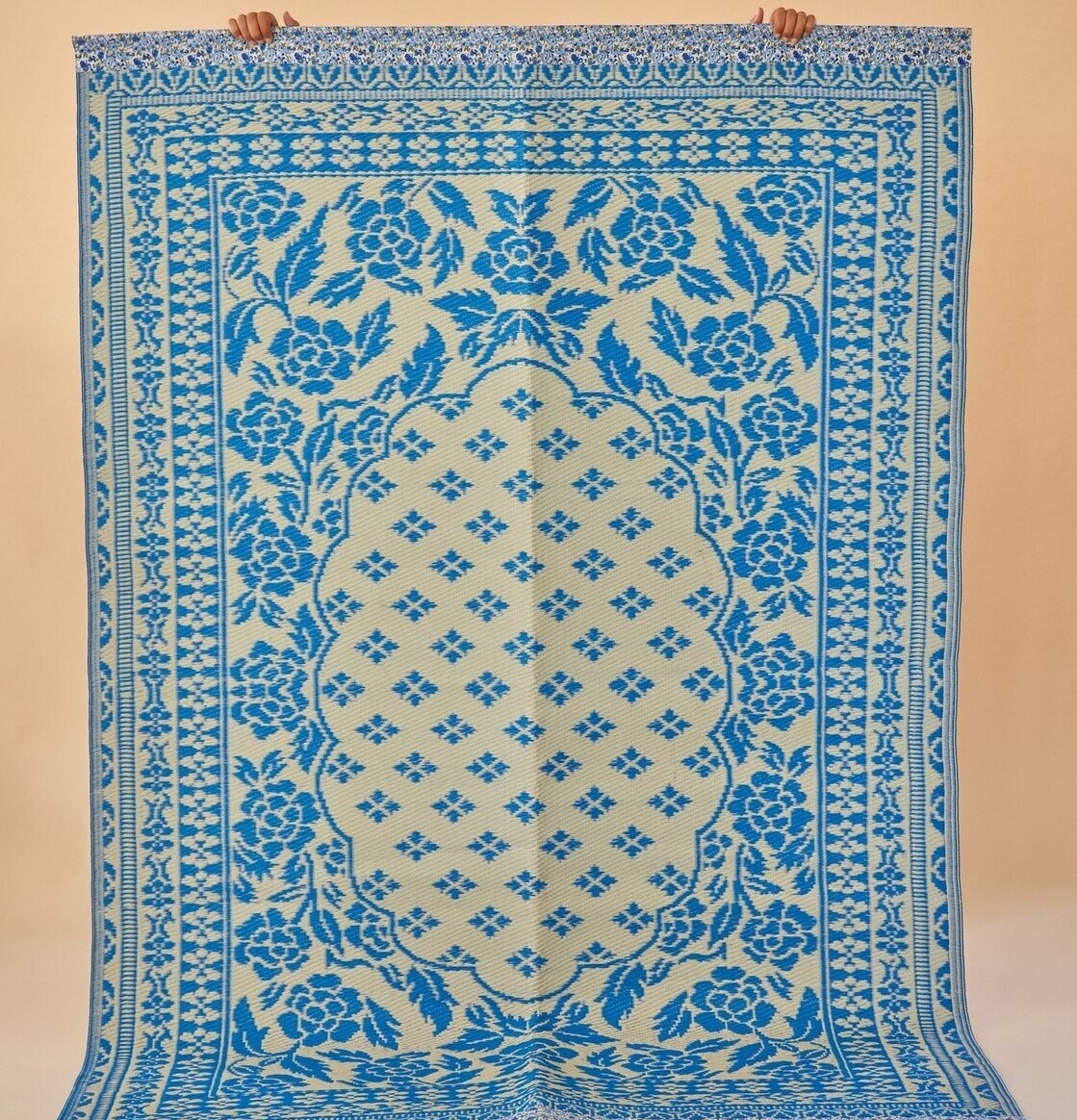 Plastmatta Blue/OffWhite från Rice med blommigt mönster