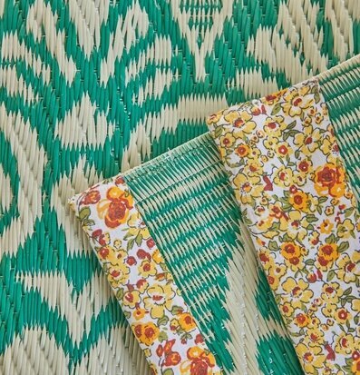 Plastmatta Green/OffWhite från Rice med geometriskt mönster