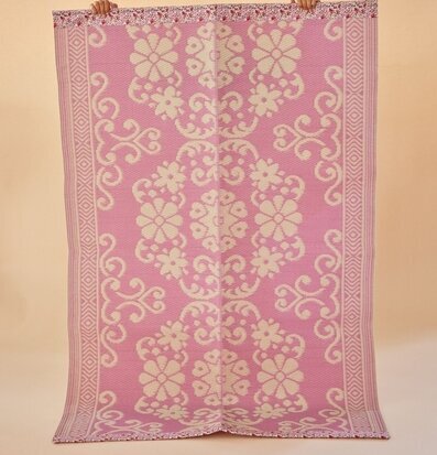 Plastmatta Pink/OffWhite från Rice med blommigt mönster
